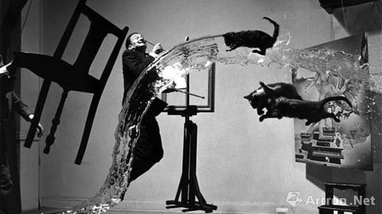 摄影师菲利普·哈尔斯曼（Philippe Halsman）《原子的达利》1948年