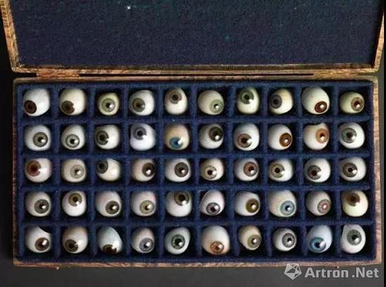 杉本博司收藏的二战时德国制作的共50只玻璃假眼珠