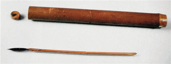 笔之起源：削文竹以为管，加漆丝之缠束