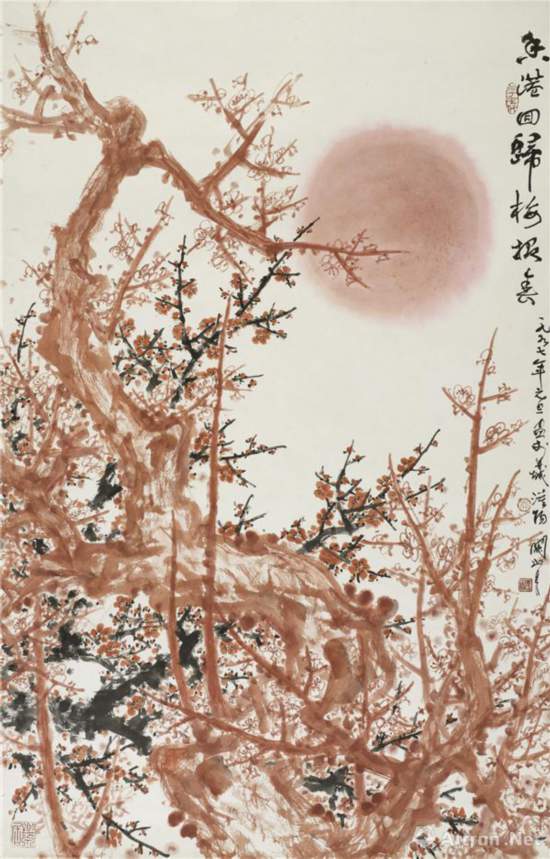 香港回归梅报春 1997年 137 cm×89 cm 纸本设色 关山月美术馆藏