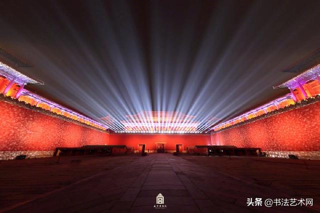 紫禁城上元之夜灯光很炫，网友说“很俗！”